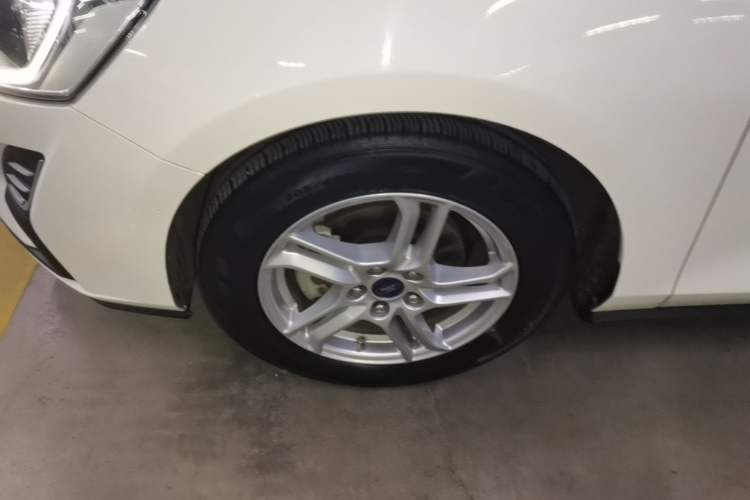 Used Ford Focus 2019 Sedan 1.5L Automatic FENGYUE Model China V Standard Left Front Wheel Hub