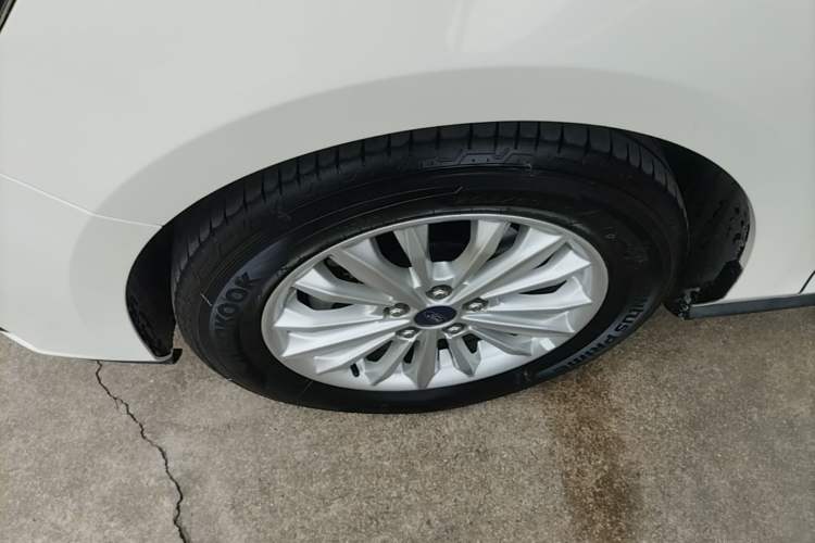 Used Ford Focus 2019 Sedan EcoBoost 125 Automatic Trendy Model China V Standard Left Front Wheel Hub