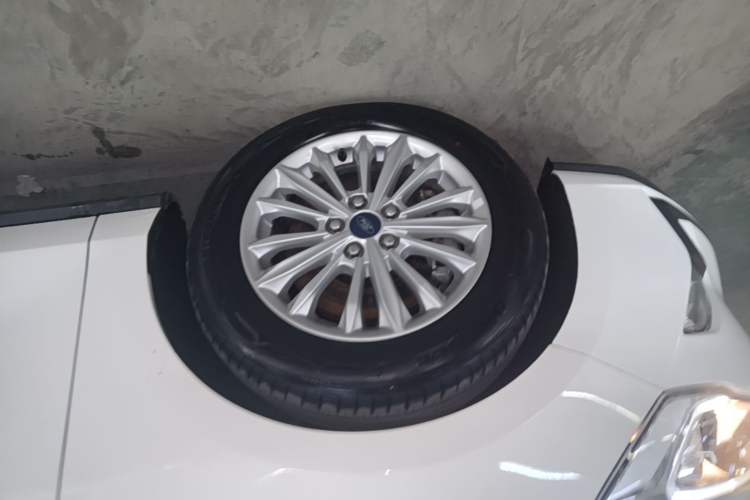 Used Ford Focus 2019 Hatchback EcoBoost 180 Automatic Trendy Model Left Front Wheel Hub