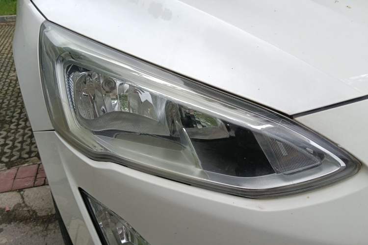 Used Ford Focus 2019 Sedan EcoBoost 180 Automatic Trend Edition Right Front Headlight