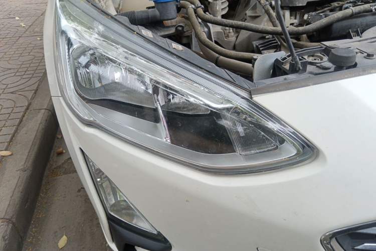 Used Ford Focus 2019 Hatchback EcoBoost 180 Automatic Trendy Model Right Front Headlight