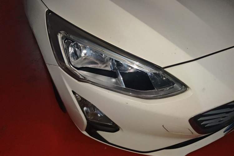 Used Ford Focus 2019 Sedan EcoBoost 180 Automatic Trend Edition Right Front Headlight