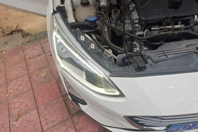 Used Ford Focus 2019 Hatchback EcoBoost 180 Automatic Trendy Model Right Front Headlight