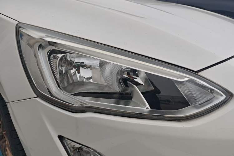 Used Ford Focus 2019 Sedan EcoBoost 180 Automatic Trend Edition Right Front Headlight