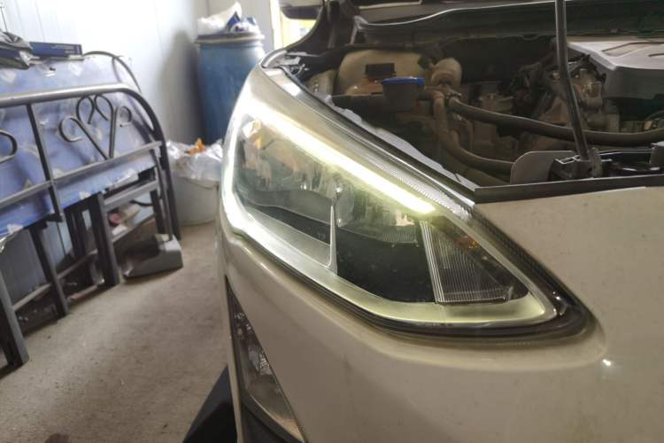 Used Ford Focus 2019 Sedan EcoBoost 180 Automatic Trend Edition Right Front Headlight
