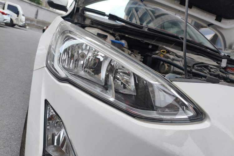 Used Ford Focus 2019 Sedan EcoBoost 125 Automatic Trendy Model China V Standard Right Front Headlight