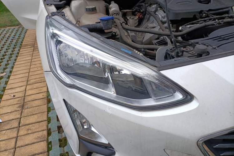 Used Ford Focus 2019 Hatchback EcoBoost 180 Automatic Trendy Model Right Front Headlight