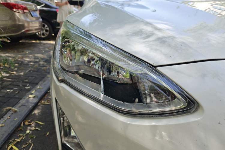 Used Ford Focus 2019 Sedan EcoBoost 180 Automatic Trend Edition Right Front Headlight