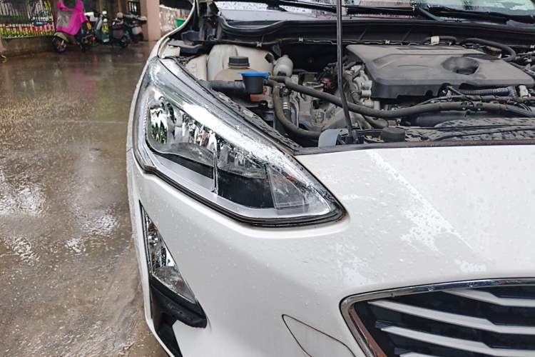 Used Ford Focus 2019 Hatchback EcoBoost 180 Automatic Trendy Model Right Front Headlight