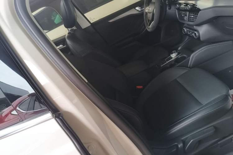 Used Ford Focus 2019 Hatchback EcoBoost 180 Automatic Titanium Edition Right Front Seat
