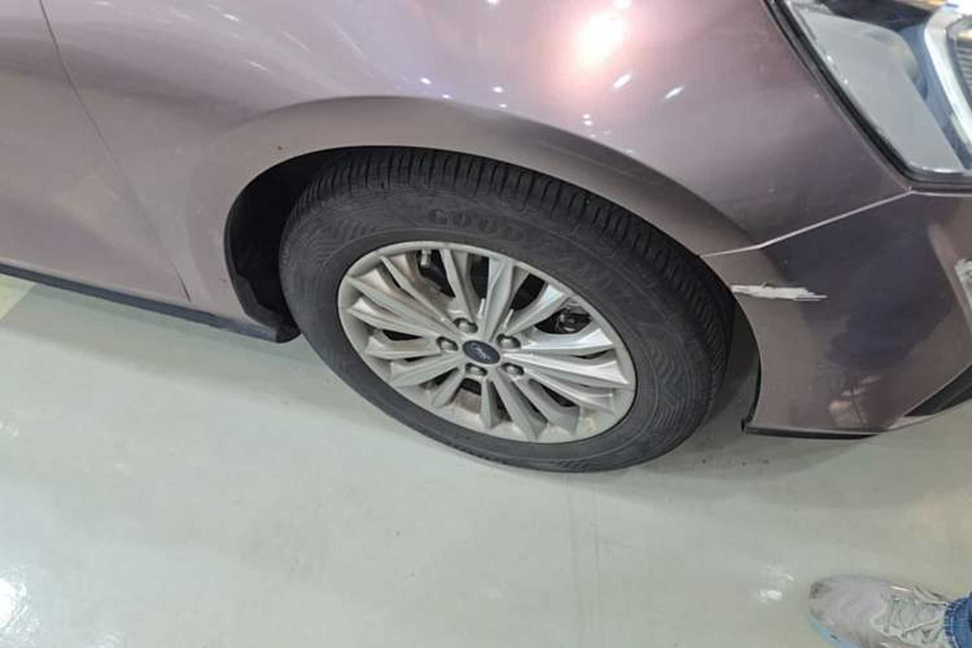 Used Ford Focus 2019 Sedan EcoBoost 180 Automatic Trend Edition Right Front Wheel Hub