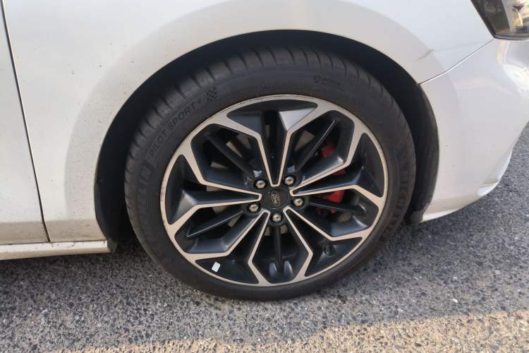 Used Ford Focus 2019 Sedan EcoBoost 180 Automatic ST Line Right Front Wheel Hub