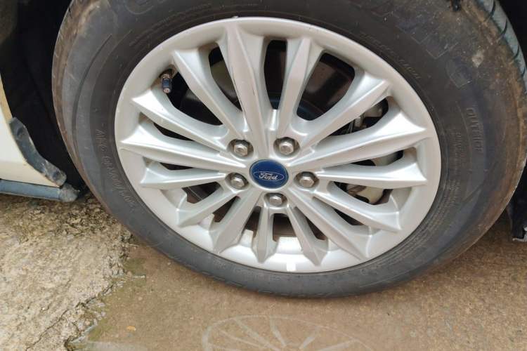 Used Ford Focus 2019 Sedan 1.5L Automatic Trendy Version China VI Standard Right Front Wheel Hub