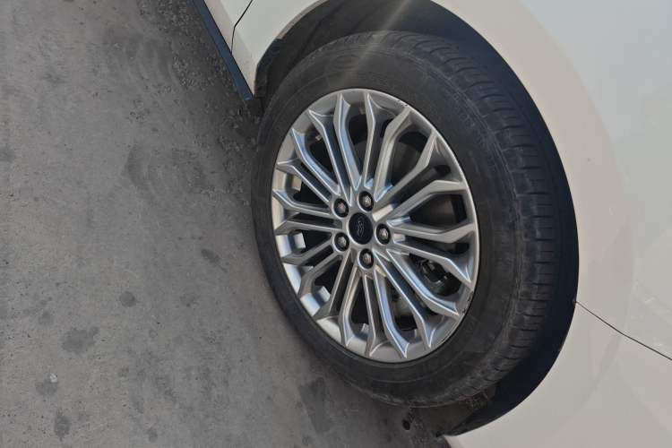 Used Ford Focus 2019 Sedan EcoBoost 180 Automatic Titanium Edition Right Front Wheel Hub