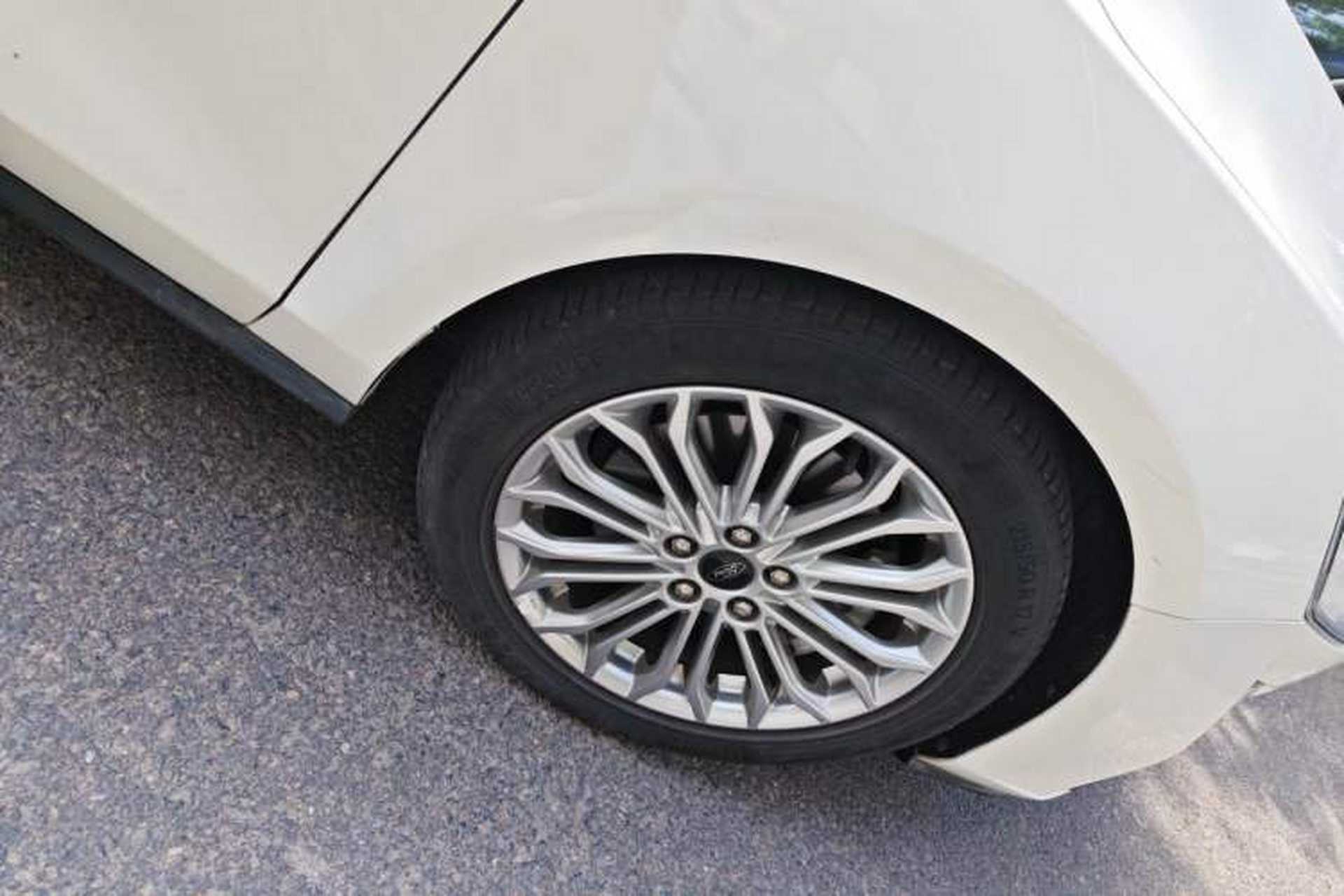 Used Ford Focus 2019 Hatchback EcoBoost 180 Automatic Titanium Edition Right Front Wheel Hub