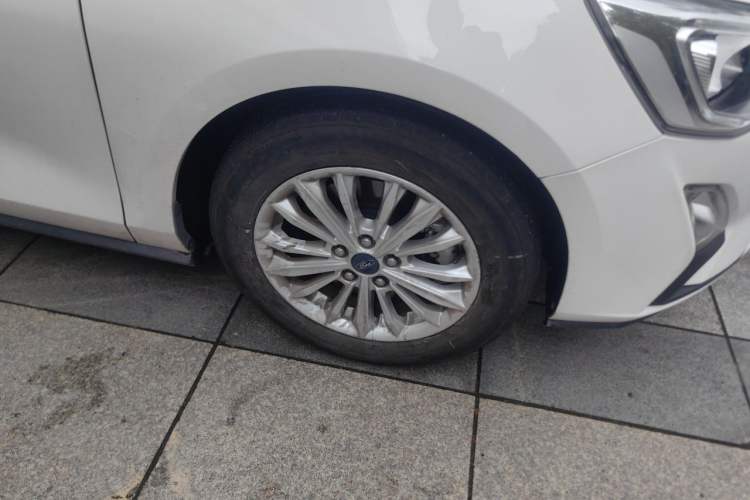 Used Ford Focus 2019 Sedan EcoBoost 180 Automatic Trend Edition Right Front Wheel Hub