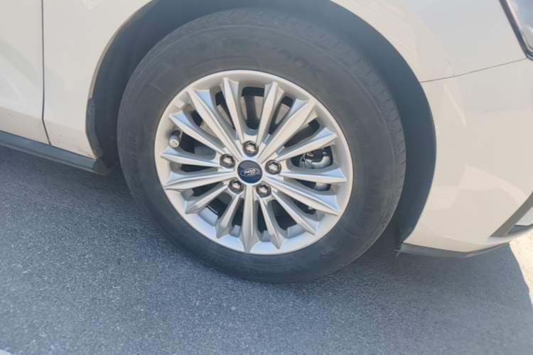 Used Ford Focus 2019 Hatchback EcoBoost 180 Automatic Trendy Model Right Front Wheel Hub