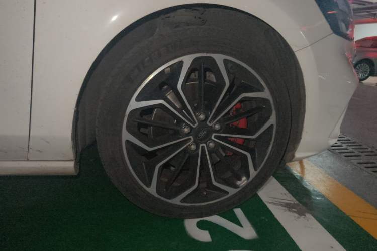 Used Ford Focus 2019 Sedan EcoBoost 180 Automatic ST Line Right Front Wheel Hub