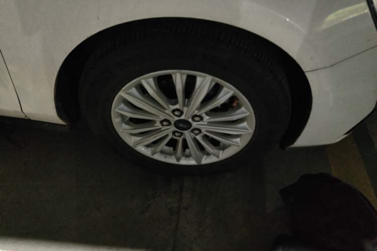 Used Ford Focus 2019 Sedan EcoBoost 125 Automatic Trendy Model China V Standard Right Front Wheel Hub