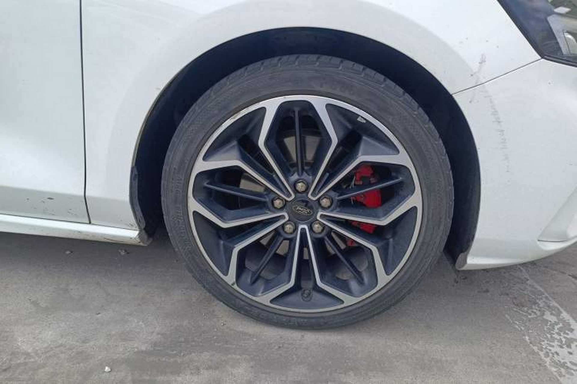 Used Ford Focus 2019 Sedan EcoBoost 180 Automatic ST Line Right Front Wheel Hub