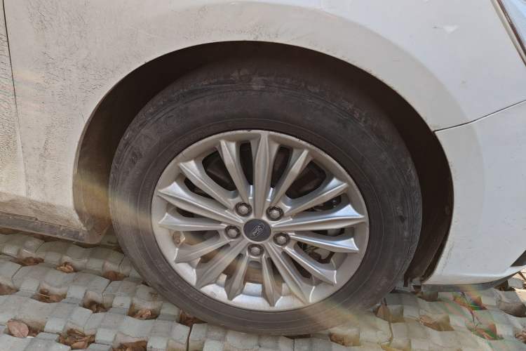 Used Ford Focus 2019 Sedan EcoBoost 180 Automatic Trend Edition Right Front Wheel Hub