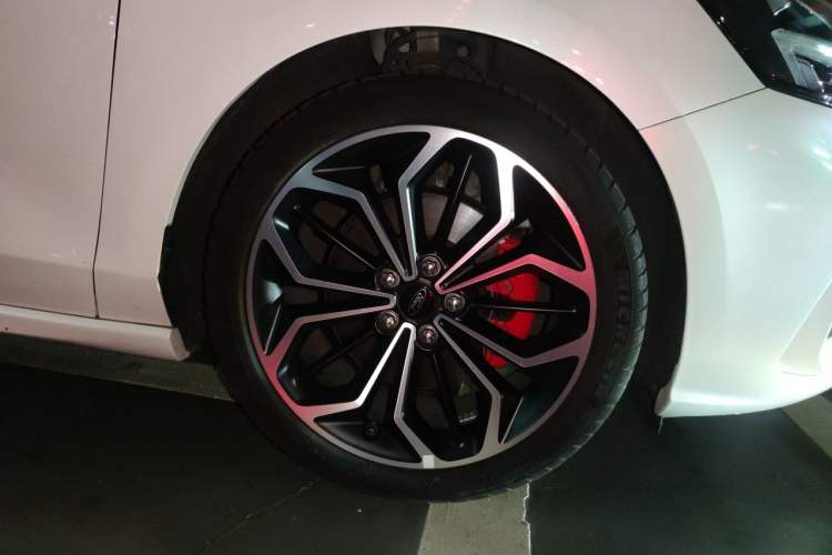 Used Ford Focus 2019 Sedan EcoBoost 180 Automatic ST Line Right Front Wheel Hub