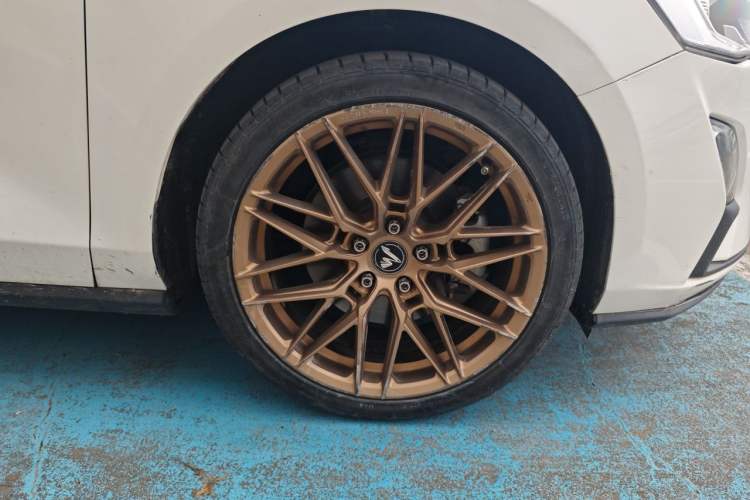 Used Ford Focus 2019 Sedan EcoBoost 180 Automatic Trend Edition Right Front Wheel Hub