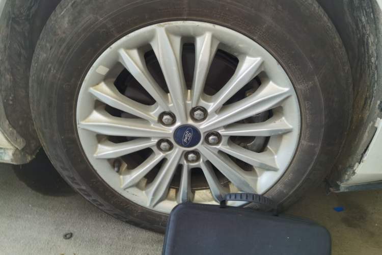 Used Ford Focus 2019 Sedan EcoBoost 180 Automatic Trend Edition Right Front Wheel Hub
