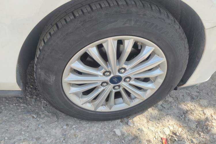 Used Ford Focus 2019 Sedan EcoBoost 125 Automatic Trendy Model China V Standard Right Front Wheel Hub