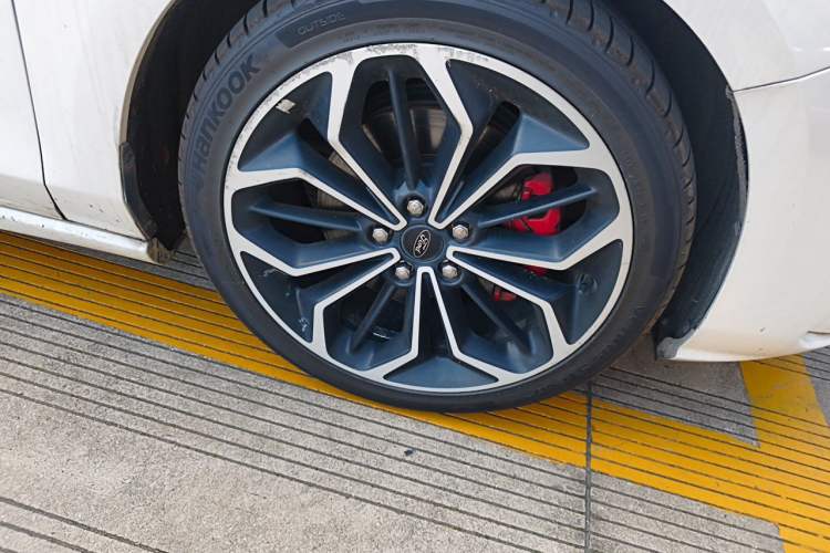 Used Ford Focus 2019 Sedan EcoBoost 180 Automatic ST Line Right Front Wheel Hub