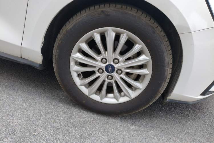 Used Ford Focus 2019 Sedan EcoBoost 125 Automatic Trendy Model China V Standard Right Front Wheel Hub