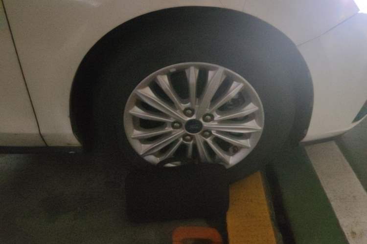 Used Ford Focus 2019 Hatchback EcoBoost 180 Automatic Trendy Model Right Front Wheel Hub