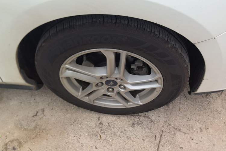 Used Ford Focus 2019 Sedan 1.5L Manual FENGYUE Model China V Emission Standard Right Front Wheel Hub