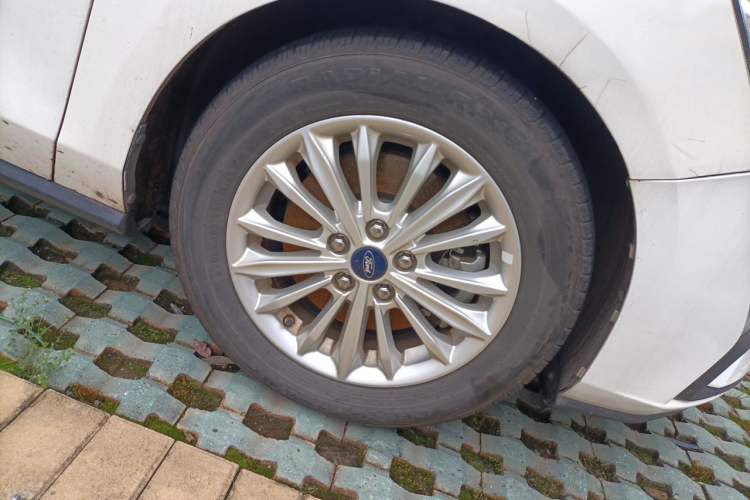 Used Ford Focus 2019 Hatchback EcoBoost 180 Automatic Trendy Model Right Front Wheel Hub
