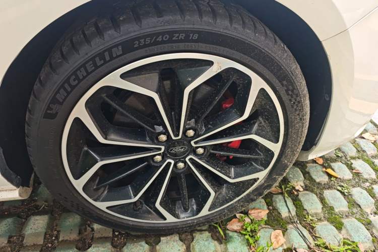 Used Ford Focus 2019 Sedan EcoBoost 180 Automatic ST Line Right Front Wheel Hub