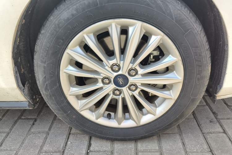 Used Ford Focus 2019 Hatchback EcoBoost 180 Automatic Trendy Model Right Front Wheel Hub