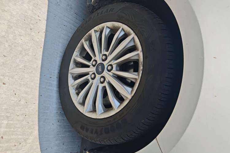 Used Ford Focus 2019 Two-Door EcoBoost 125 Automatic Trendy Model China VI Standard Right Front Wheel Hub