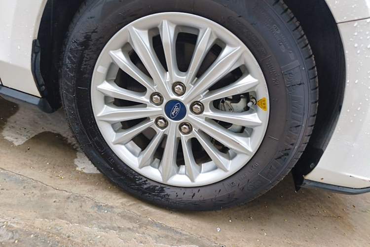 Used Ford Focus 2019 Hatchback EcoBoost 180 Automatic Trendy Model Right Front Wheel Hub
