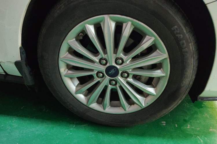 Used Ford Focus 2019 Sedan EcoBoost 125 Automatic Trendy Model China VI Standard Right Front Wheel Hub