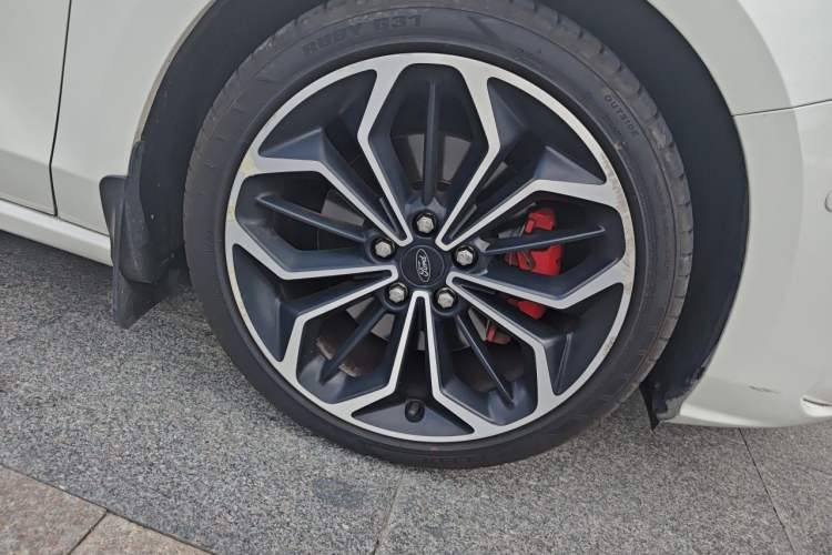 Used Ford Focus 2019 Sedan EcoBoost 180 Automatic ST Line Right Front Wheel Hub