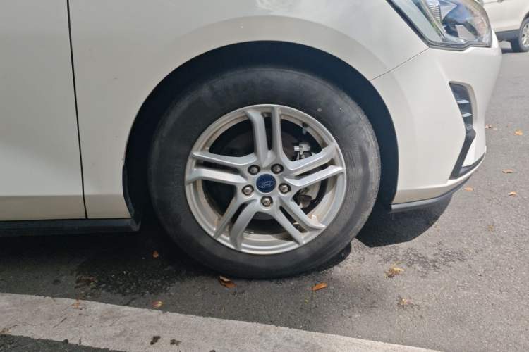 Used Ford Focus 2019 Hatchback 1.5L Automatic Fengeyue Model China VI Standard Right Front Wheel Hub