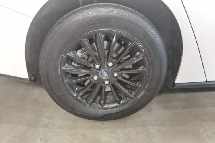 Used Ford Focus 2019 Sedan EcoBoost 180 Automatic Trend Edition Right Rear Wheel Hub