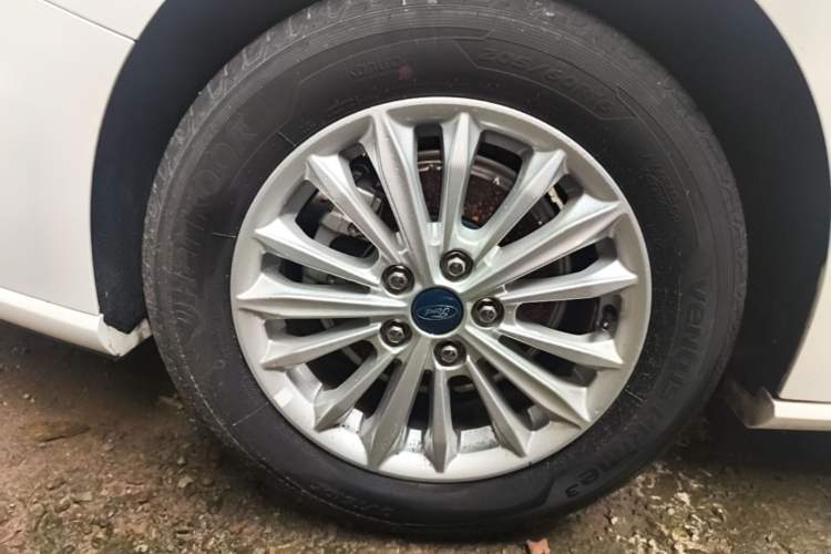 Used Ford Focus 2019 Sedan EcoBoost 125 Automatic Trendy Model China V Standard Right Rear Wheel Hub