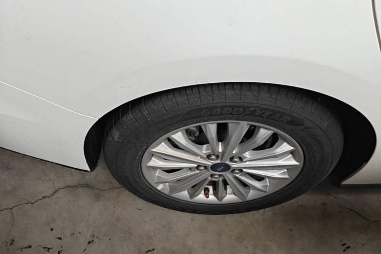 Used Ford Focus 2019 Sedan EcoBoost 125 Automatic Trendy Model China VI Standard Right Rear Wheel Hub