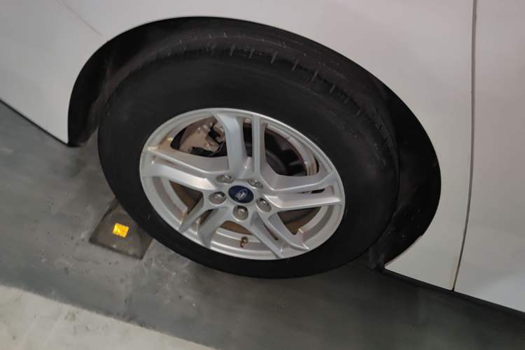 Used Ford Focus 2019 Sedan 1.5L Automatic FENGYUE Model China V Standard Right Rear Wheel Hub