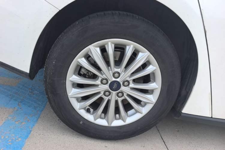 Used Ford Focus 2019 Sedan EcoBoost 180 Automatic Trend Edition Right Rear Wheel Hub
