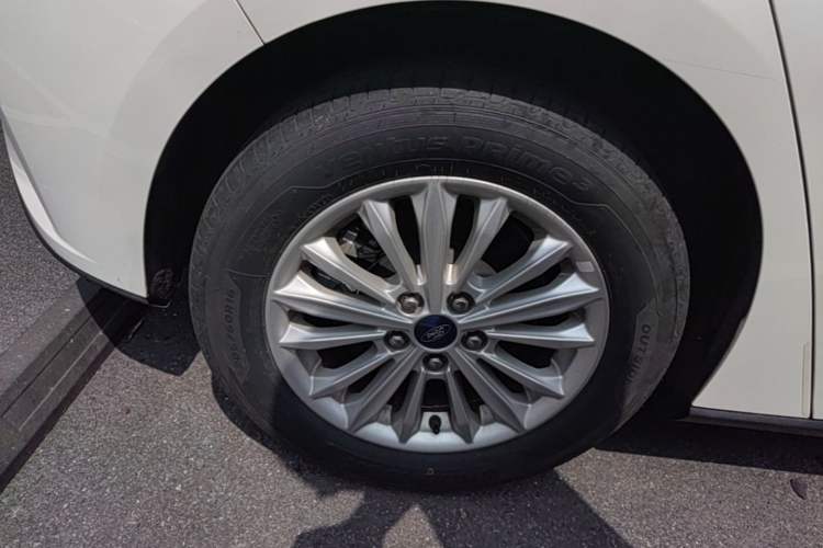 Used Ford Focus 2019 Hatchback EcoBoost 180 Automatic Trendy Model Right Rear Wheel Hub