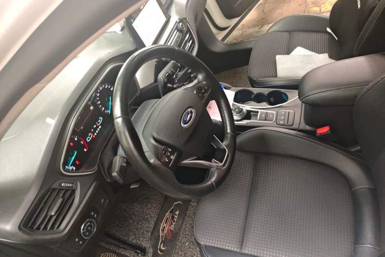 Used Ford Focus 2019 Sedan EcoBoost 180 Automatic Trend Edition Steering Wheel