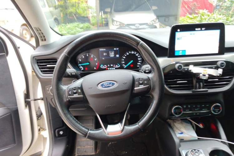Used Ford Focus 2019 Sedan 1.5L Automatic Trendy Version China VI Standard Steering Wheel