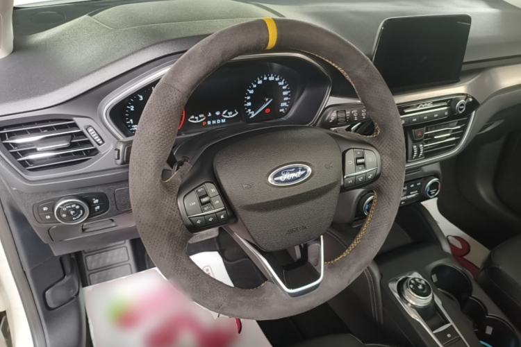 Used Ford Focus 2019 Hatchback EcoBoost 180 Automatic Titanium Edition Steering Wheel
